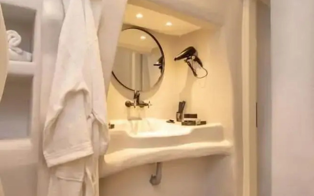 CAPRI Downtown Rooms