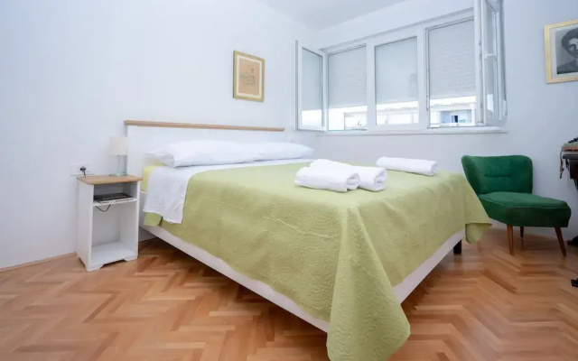 Billie Holiday apartment with balcony