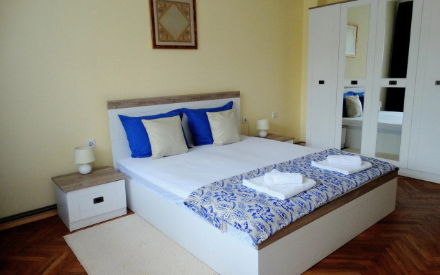 Old Center Apartment