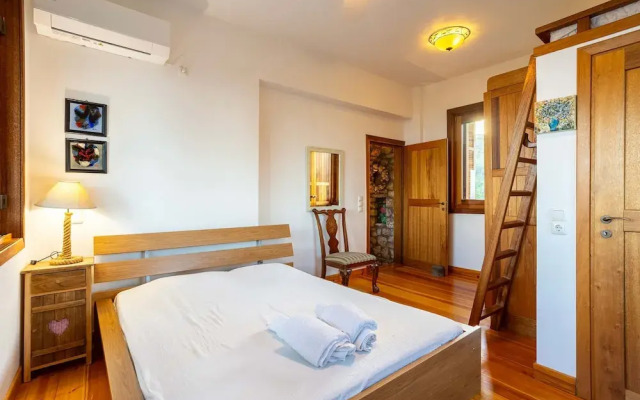Stone Farmhouse in Groves - Sea Mountain Views