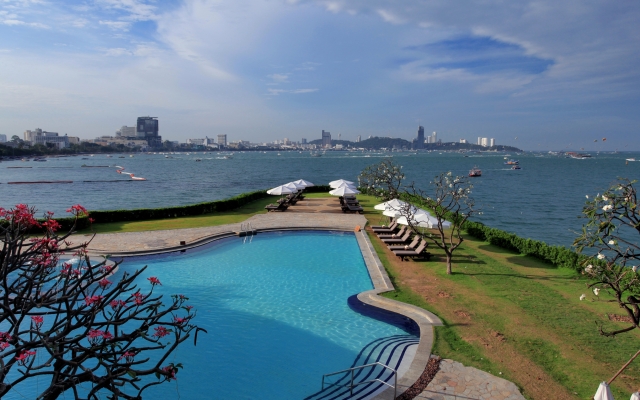 Dusit Thani Pattaya