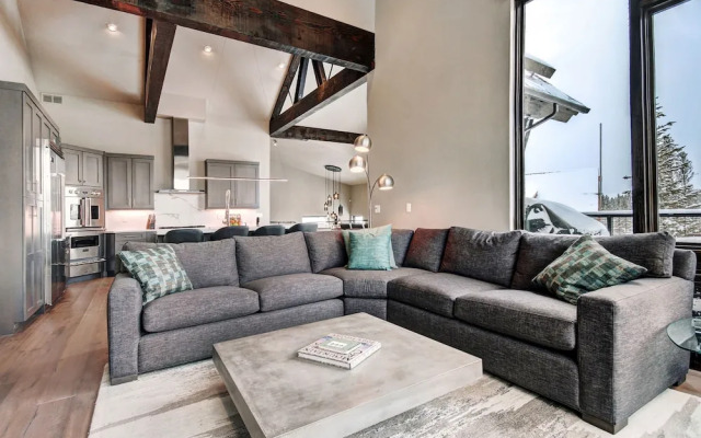 Spruce Ledge 4 Bedrooms 4.5 Bathrooms Townhouse