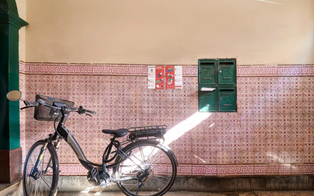 Renovated Charming Apartment, By TimeCooler