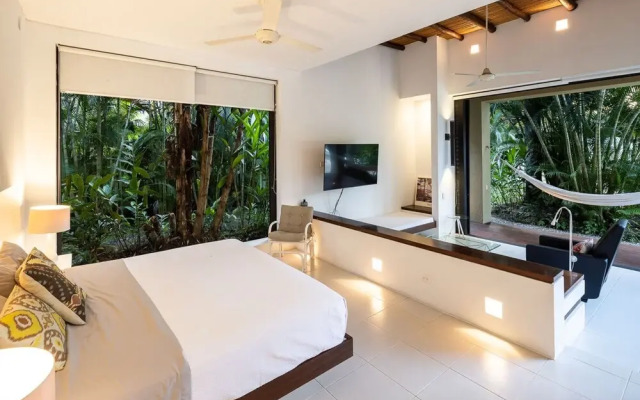 w Splendid 5BR Villa at Mesa de Yeguas