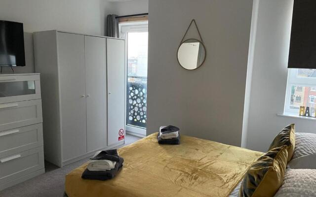 City Centre Duplex Sleeps 4 #H9