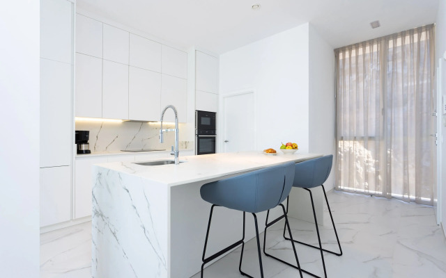 Crystal I Luxury Apartments