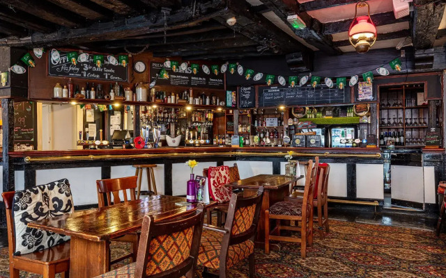 The New Inn by Roomsbooked
