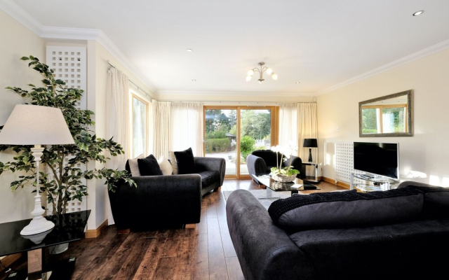 Bright Cults Home Near to the River Dee