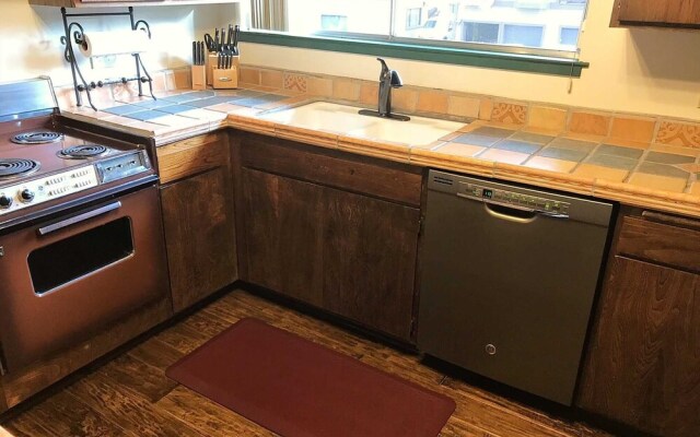 Mammoth S #221 2 Bedroom Condo