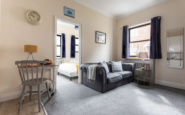 Promenade Apartment by Creative Stays