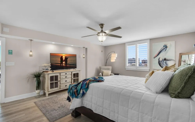 Dolphin Point #602a