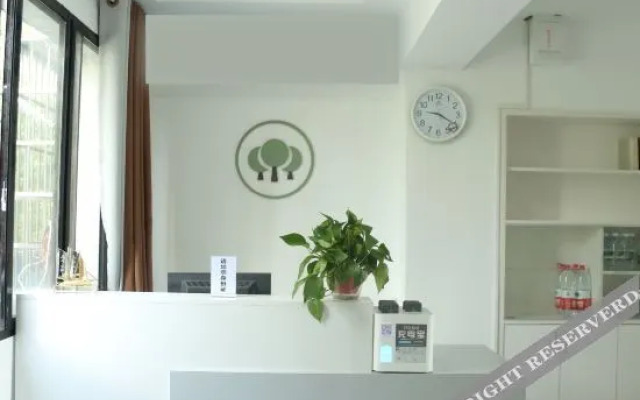 Yueyang Sankeshu Youth Hostel