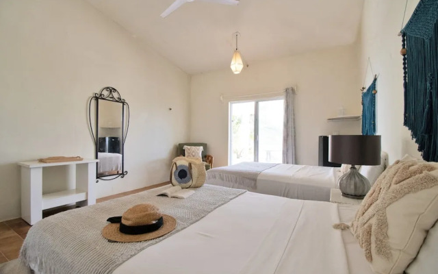 Arena y Mar Beachfront House, El Cuyo by The Spot Rentals