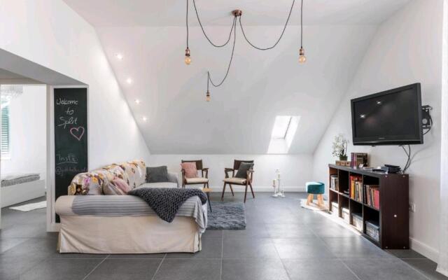 Just Like This - Cityapartment with Netflix
