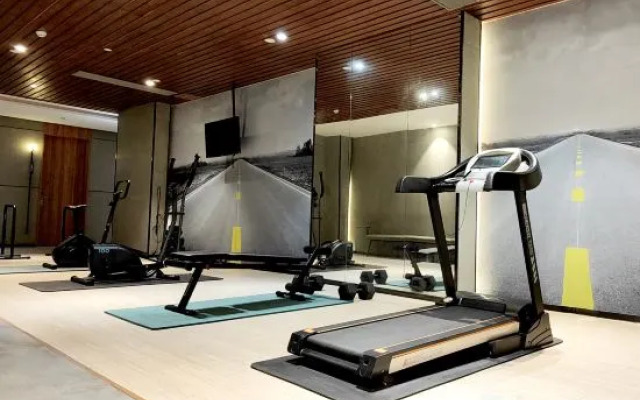 Yilongxuan Hotel (Guangzhou Baiyun Airport Renhe Subway Station)