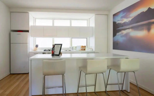 Adelaide CBD Stylish Gem WIFI Parking