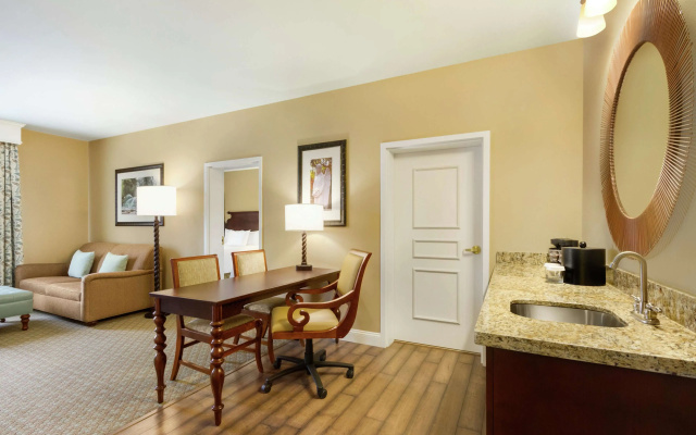 Embassy Suites by Hilton Savannah