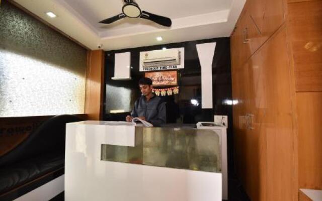 OYO 8950 Hotel Jhankar