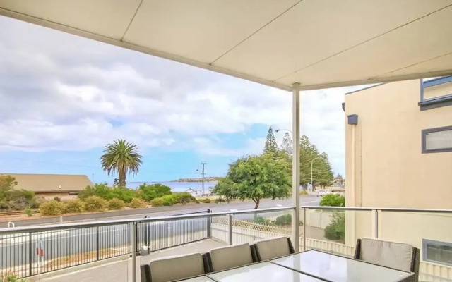 Block Escape - Ocean View Apartment no 1
