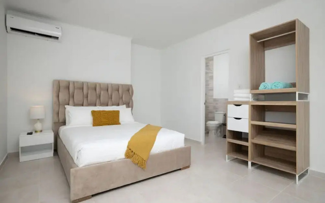 Newly Renovated 4BR 4BA Private Pool Eagle Beach