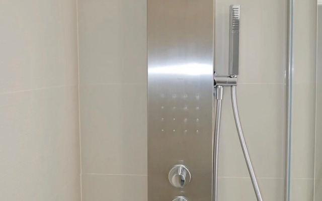 Playa Los Álamos, descanso y ocio en Torremolinos