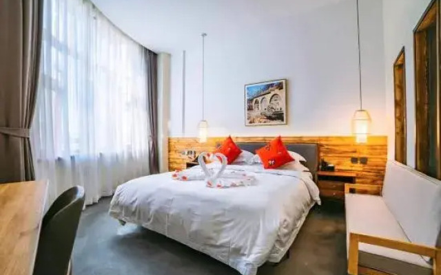 Golden Yan‘an  Jianshan Hostel