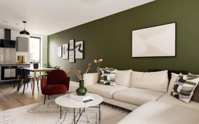 The Wembley Hideout - Stylish 2bdr Flat With Balcony