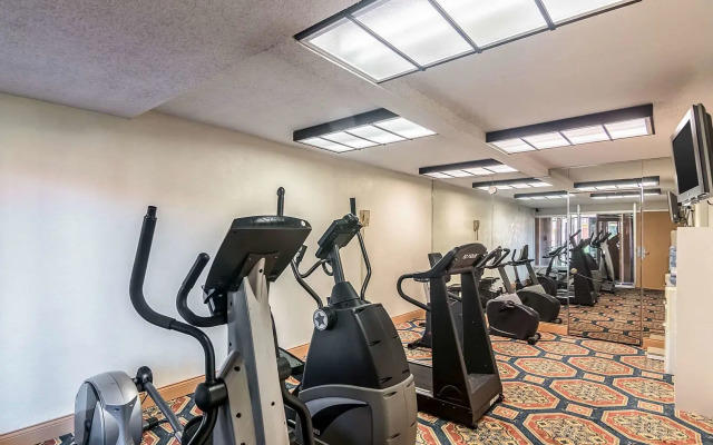 Budget Host Inn & Suites