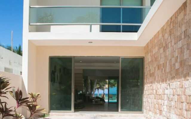 5 BR House with Pool and Private Beach