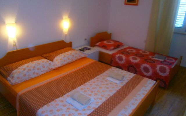 Apartments and Rooms Djanovic