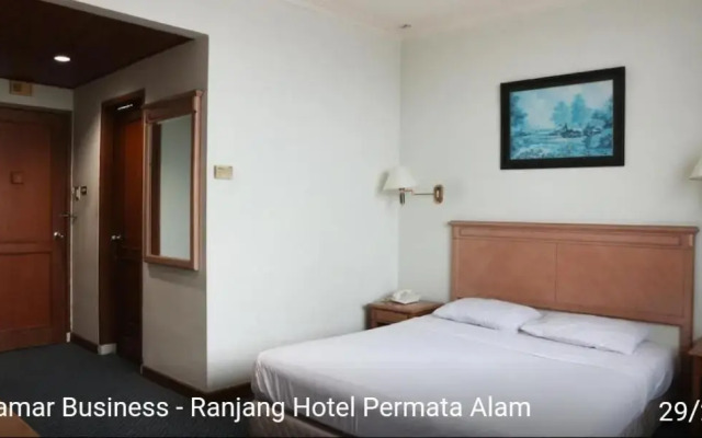 RedDoorz Plus near Taman Safari Indonesia