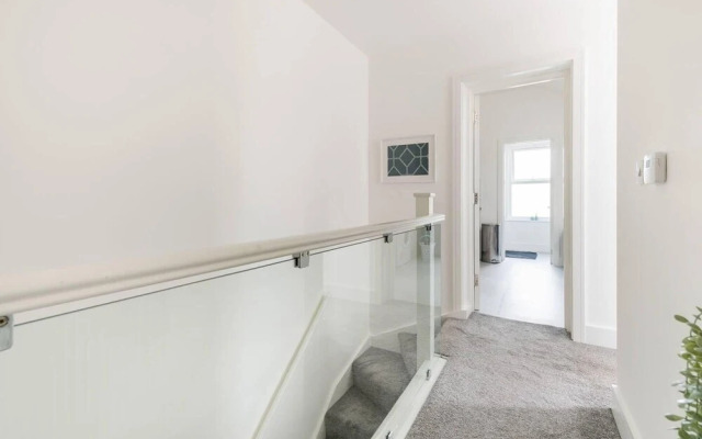 Modern Apartment, Castle View Rochester, England