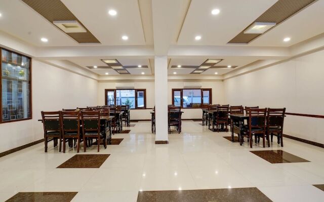 Capital O 49135 Sri Simran Park Hotel