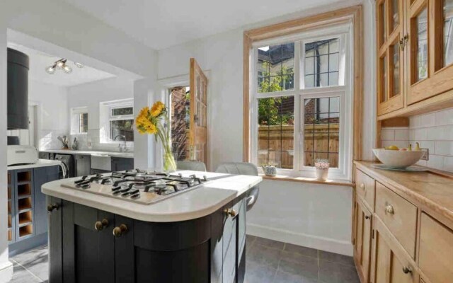 Beautifully Furnished Home - 5 Minutes to the Sea!