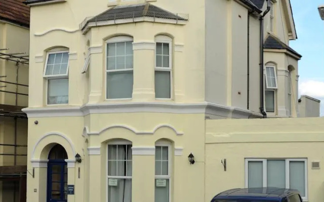Queens Lodge Guest House