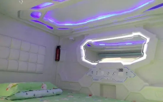 Jihe Light Luxury Art Hotel（Wuyi Square Station）