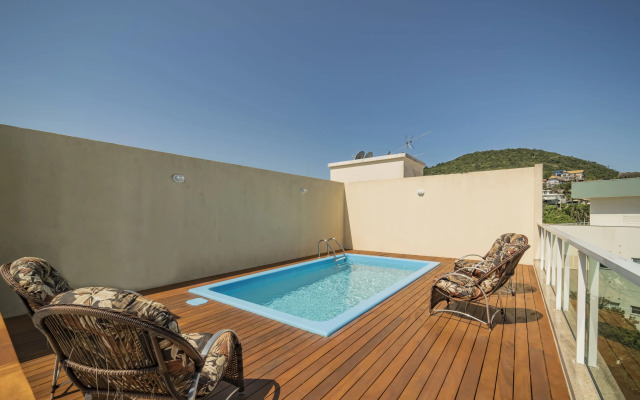 896 - Cobertura com piscina e vista mar