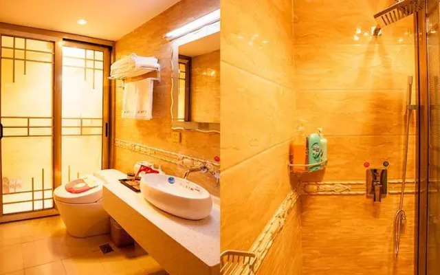 Lijiang Golden Sunshine Boutique Hotel