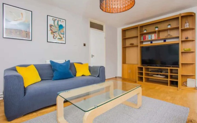 Spacious Central 3 Bedroom Apartment in Old Street