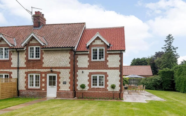Sea Holly Cottage-UK11931
