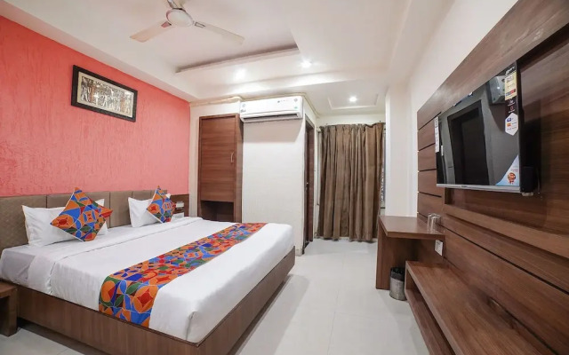 Fabhotel Johri Regency