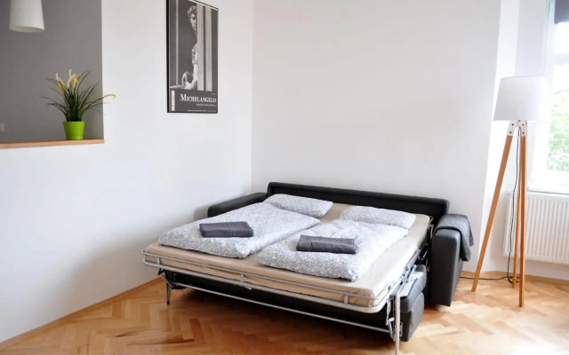 Central-Modern-Apartment
