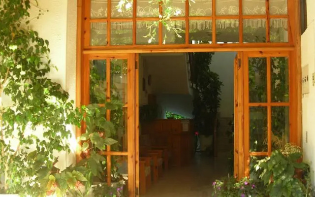 Rose Pension