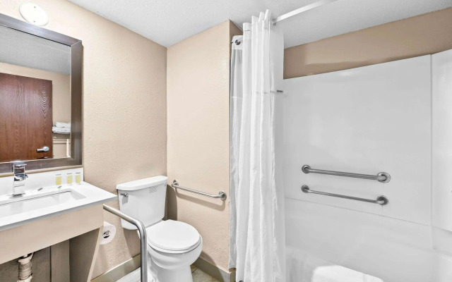 Super 8 by Wyndham Council Bluffs IA Omaha NE Area