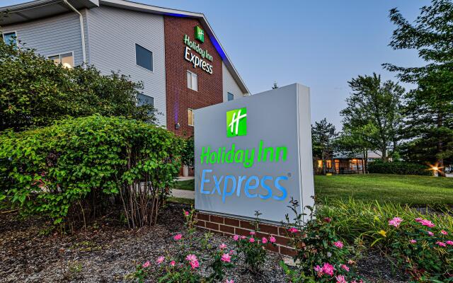 Holiday Inn Express Chicago NW - Vernon Hills, an IHG Hotel