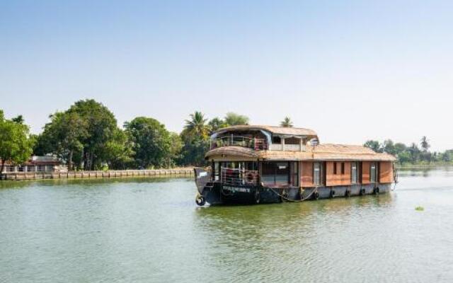 OYO 28400 Relax In Kerala Pamba 3bhk Sharing Houseboat