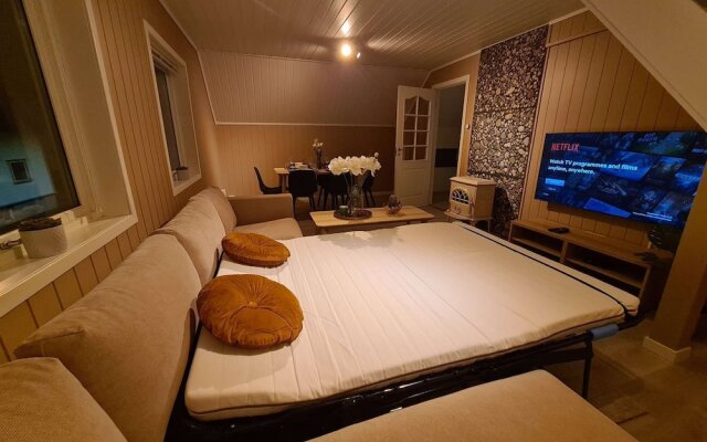 Lovely 3-bedroom Apartment Near City Center