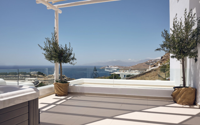 ΑRCS Suites & Residences