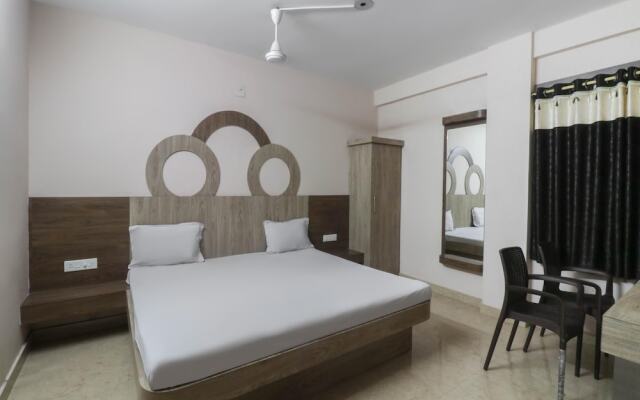 Spot On 46890 Smile Holiday Inn