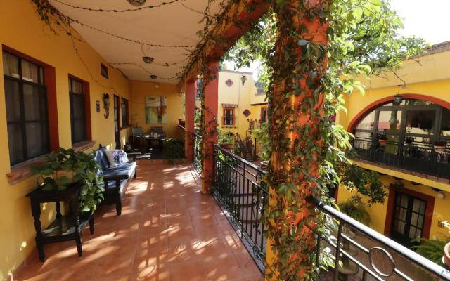 Casa Mia Suites